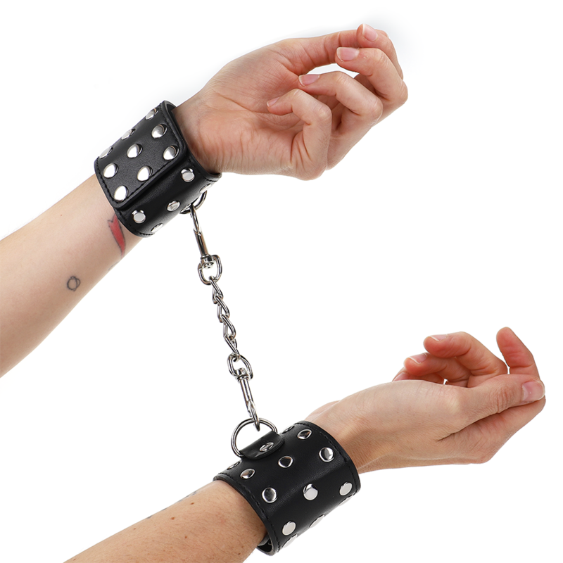 KINK - SNAP FASTEN WRIST RESTRAINTS FULL OF ADJUSTABLE BLACK RIVETS 19-24 CM X 5.5 CM