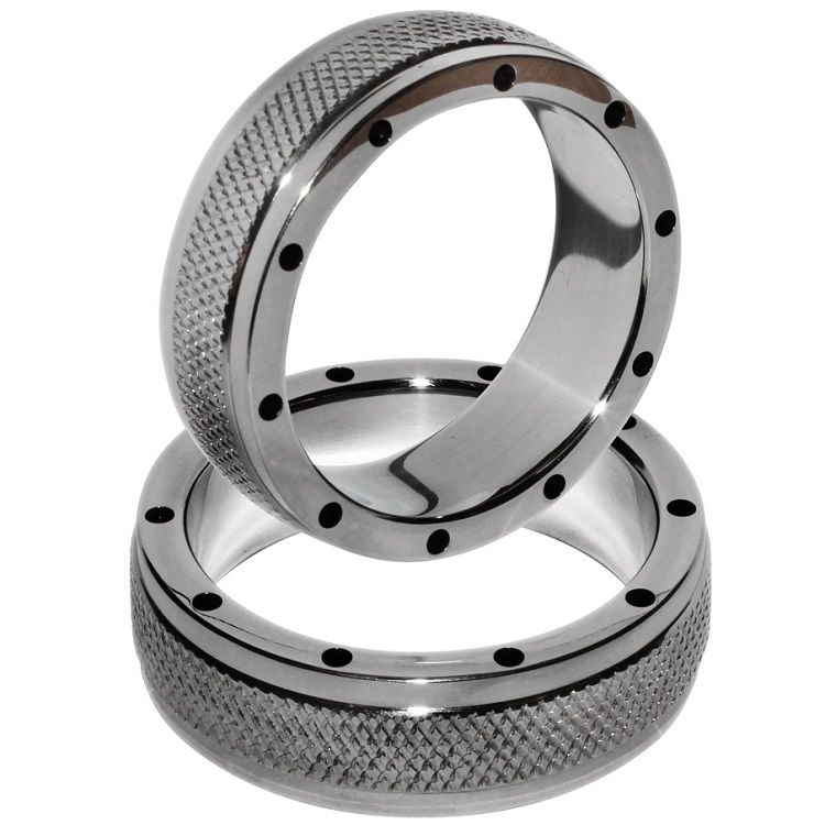 METAL HARD - ANILLO DE METAL PARA PENE Y TESTÍCULOS 45MM