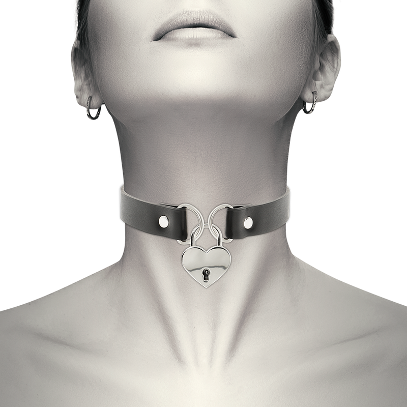 COQUETTE CHIC DESIRE - VEGAN LEATHER NECKLACE WITH KEY HEART ACCESSORY