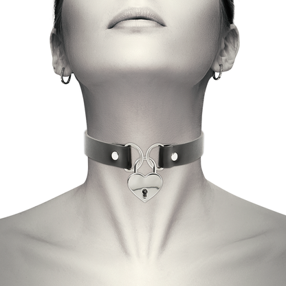 COQUETTE CHIC DESIRE - VEGAN LEATHER NECKLACE WITH KEY HEART ACCESSORY